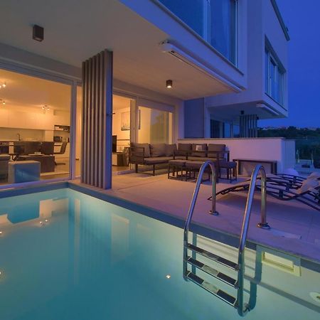 Villa Solis Lacus Modern Apartment - Private Heated Pool - Smart Tv Sky X - Free Parking Нивице Экстерьер фото