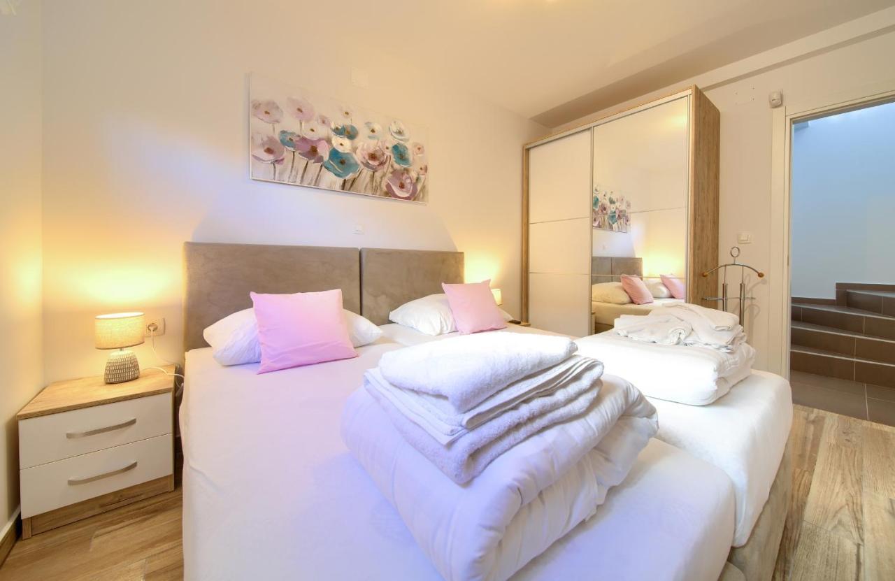 Villa Solis Lacus Modern Apartment - Private Heated Pool - Smart Tv Sky X - Free Parking Нивице Экстерьер фото