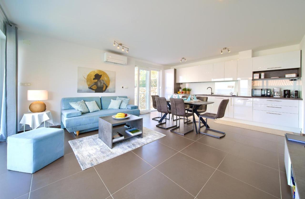 Villa Solis Lacus Modern Apartment - Private Heated Pool - Smart Tv Sky X - Free Parking Нивице Экстерьер фото