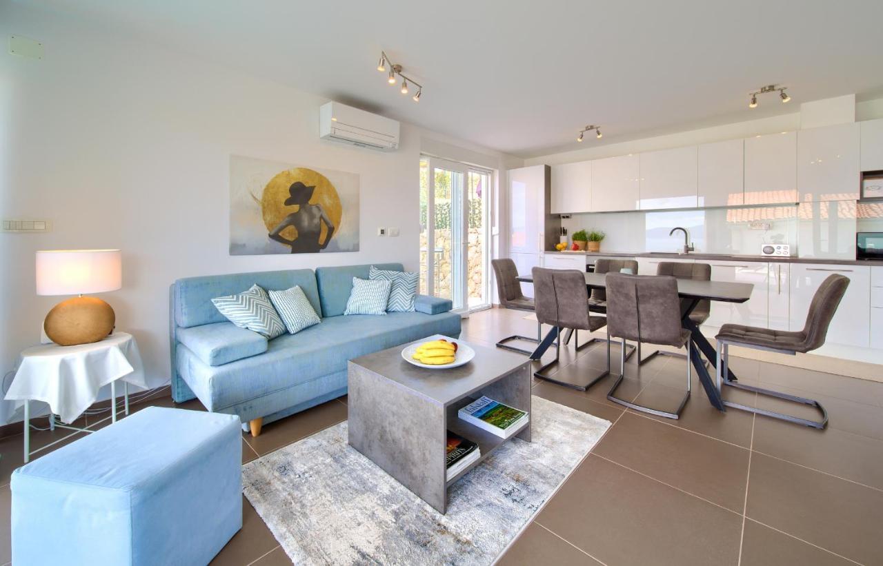 Villa Solis Lacus Modern Apartment - Private Heated Pool - Smart Tv Sky X - Free Parking Нивице Экстерьер фото