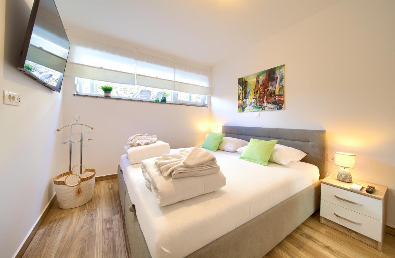 Villa Solis Lacus Modern Apartment - Private Heated Pool - Smart Tv Sky X - Free Parking Нивице Экстерьер фото
