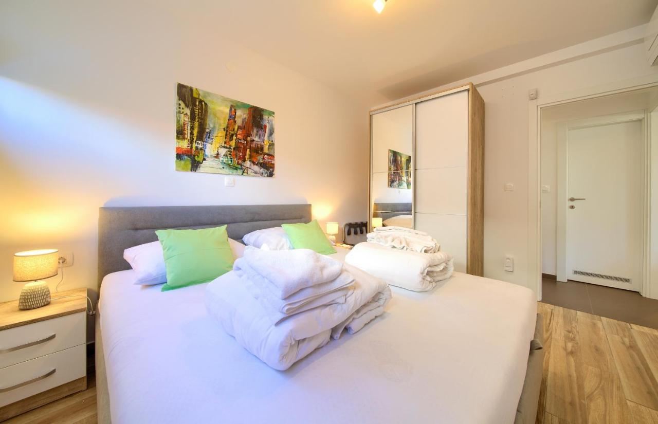 Villa Solis Lacus Modern Apartment - Private Heated Pool - Smart Tv Sky X - Free Parking Нивице Экстерьер фото