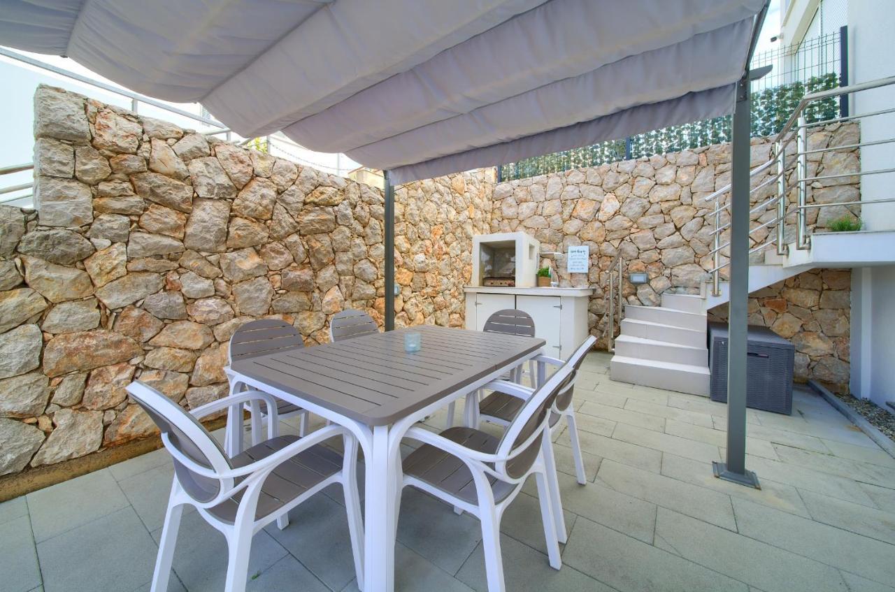 Villa Solis Lacus Modern Apartment - Private Heated Pool - Smart Tv Sky X - Free Parking Нивице Экстерьер фото