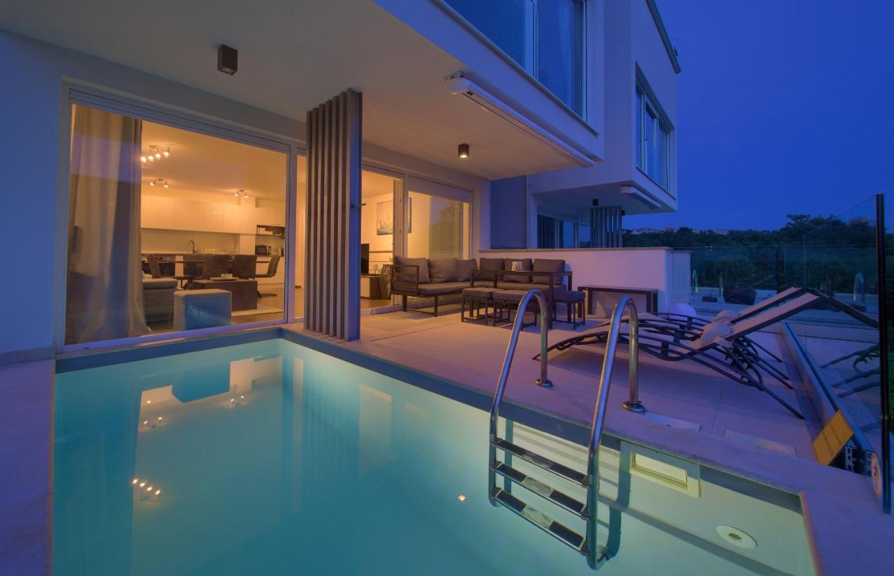 Villa Solis Lacus Modern Apartment - Private Heated Pool - Smart Tv Sky X - Free Parking Нивице Экстерьер фото